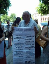 В Ереване «растоптали» Саргсяна - ФОТО
